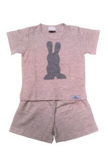pijama infantil shorts e camiseta mescla rosa com aplicação em forma de coelho cinza